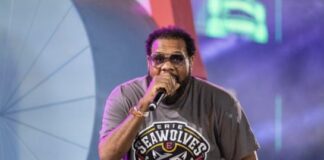 Fatman Scoop, the iconic rapper celebrated for his hit “Be Faithful,” has passed away after collapsing on stage during a Connecticut performance. The 53-year-old’s death has shocked fans and the music community, with tributes highlighting his infectious energy, iconic voice, and lasting legacy in the industry.