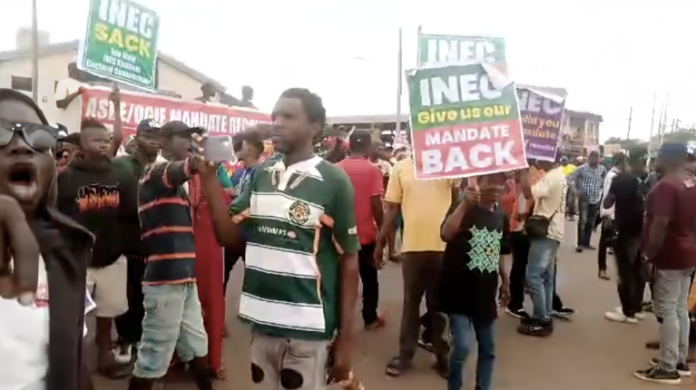 Edo PDP Supporters Protest at INEC Office, Demand Reversal of 2024 Election Results Edo PDP Supporters Protest at INEC Office, Demand Reversal of 2024 Election Results