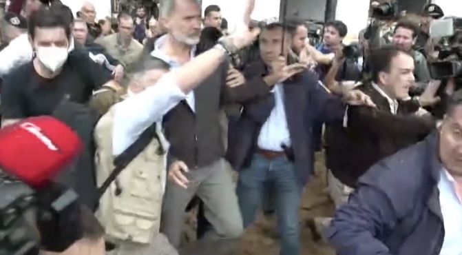 Spanish Royal Visit Met with Anger as Valencia Flood Screenshot